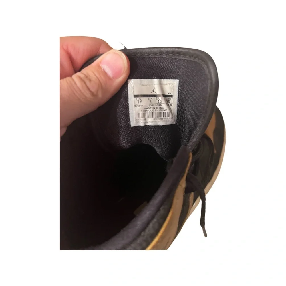 NIKE : Air Jordan 1 Mid’s : Carmelo Anthony Black and Gold : 7 Youth : Rare
